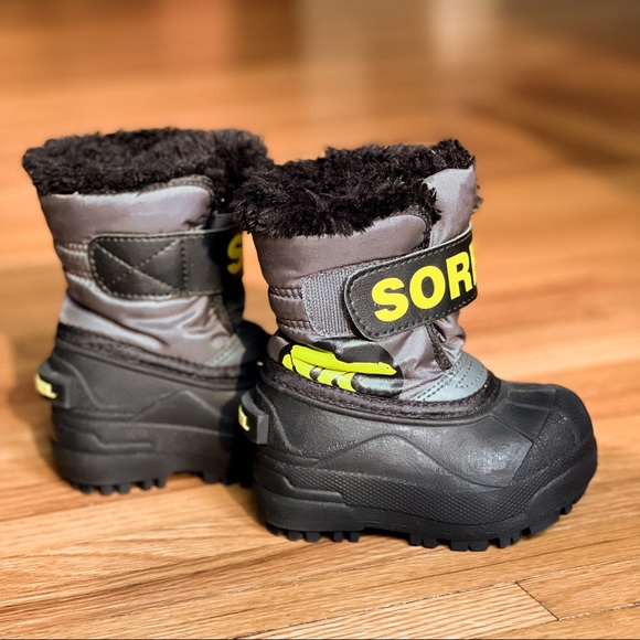 Sorel Snow Boots (5T) VERY CLEAN! - Picture 2 of 9